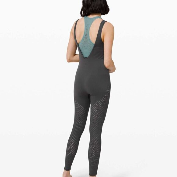 * NWT LULULEMON Reveal SUMMER YOGA Onesie Graphite Grey Size 6 - Picture 1 of 8